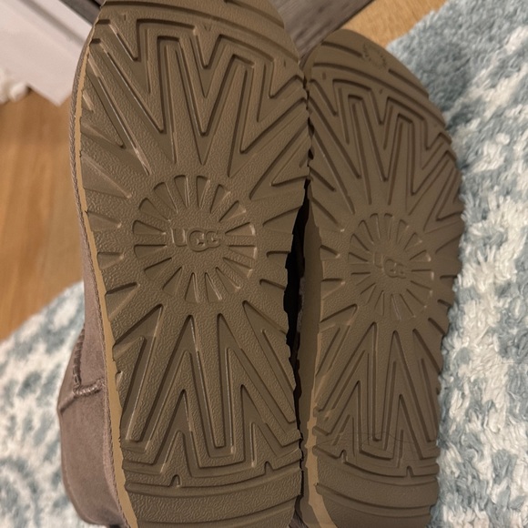 Ugg Womens mini classic II boots caribou nwts! 8 - Picture 13 of 13